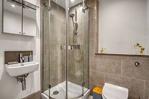 3-bed 2-bath Wembley Apartment With Free Parking