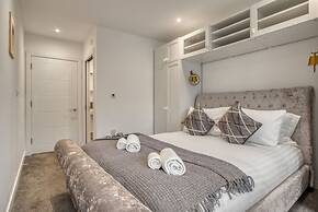3-bed 2-bath Wembley Apartment With Free Parking