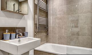 3-bed 2-bath Wembley Apartment With Free Parking