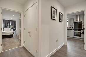 3-bed 2-bath Wembley Apartment With Free Parking