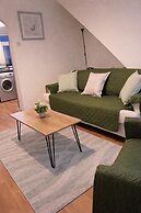 2 Bed Home - Parking for 2, Wifi & Garden