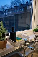 2 Bed Home - Parking for 2, Wifi & Garden