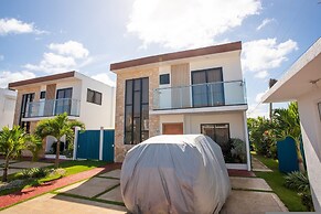 Harmony Villa - Private Pool BBQ Near Downtown