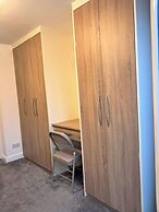 2 Bed Home - Parking, Private Garden, Wifi