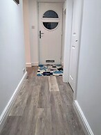 2 Bed Home - Parking, Private Garden, Wifi
