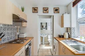 Modern Coventry Stay Sleeps 6