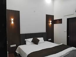 Kiwi Inn Hotel Palda