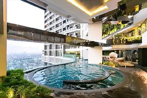Ultra Luxury 66F Penthouse  Skyline View
