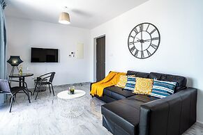 Oyster 1-BR Apt & Pool in Larnaca