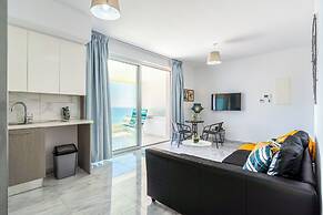 Oyster 1-BR Apt & Pool in Larnaca