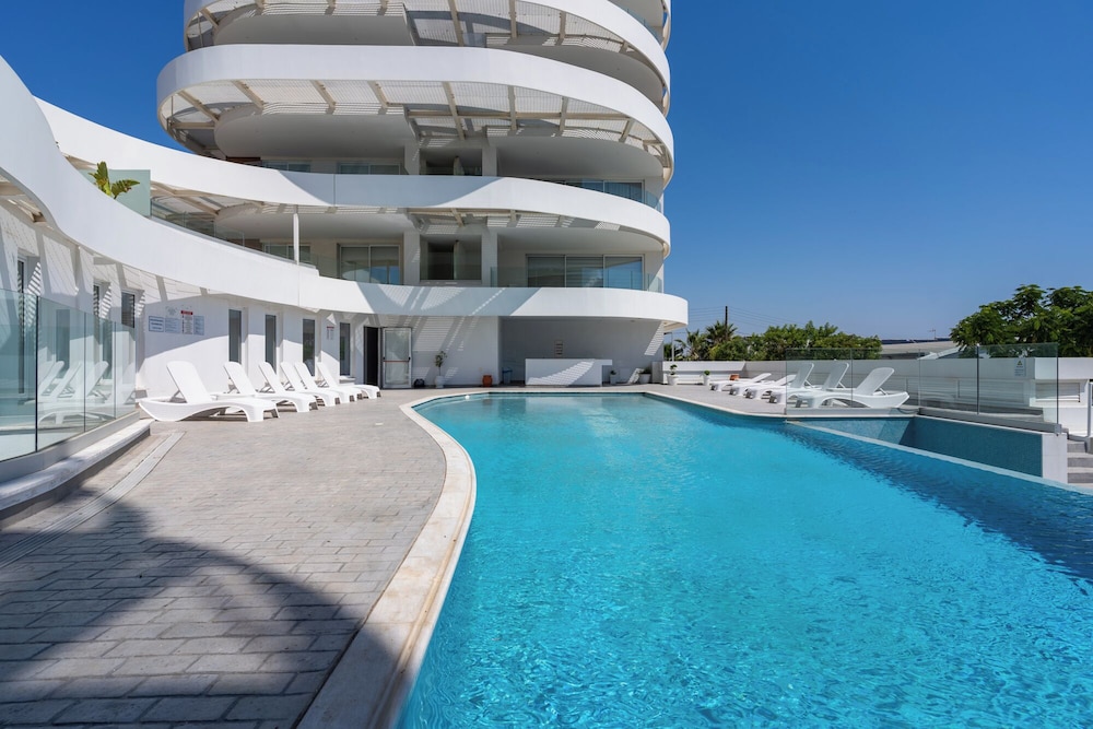 Oyster 1-BR Apt & Pool in Larnaca