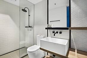 Harbour View Apartment With Pool & Gym