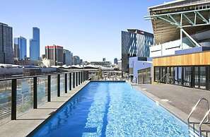 Harbour View Apartment With Pool & Gym