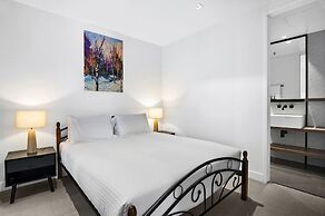 Harbour View Apartment With Pool & Gym