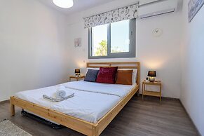 Kmeidos 1-BR Apt & Balcony in Larnaca