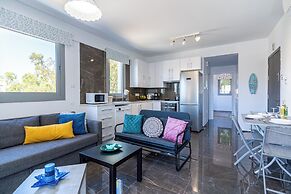 Kmeidos 1-BR Apt & Balcony in Larnaca