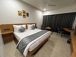 Mastiff Hotel Crystara, Jalgaon