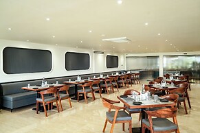 Mastiff Hotel Crystara, Jalgaon