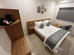 Mastiff Hotel Crystara, Jalgaon