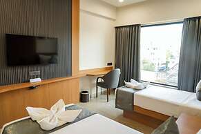 Mastiff Hotel Crystara, Jalgaon