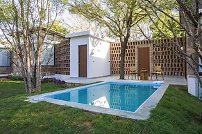 Elivaas Nature 95 4BHK Farm with Pool