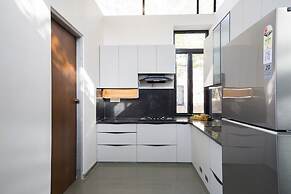 Elivaas Nature 95 4BHK Farm with Pool