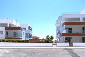 Lemon Tree 1-BR Apt & Pool in Livadia