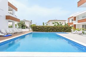 Lemon Tree 1-BR Apt & Pool in Livadia