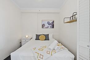 Bright 2 Bed Apartment With Ocean Views