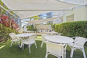 Bright 2 Bed Apartment With Ocean Views