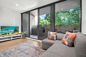 Stylish Apartment in Ikebana Complex