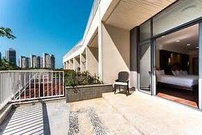Serenity Coast Hotel