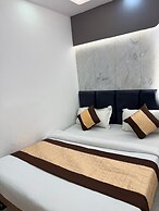 Hotel Amba Deluxe