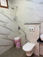 Hotel Amba Deluxe