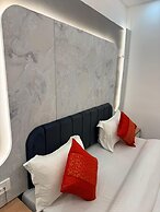 Hotel Amba Deluxe