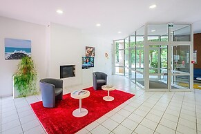 Duplex Cottage With Pool for 4