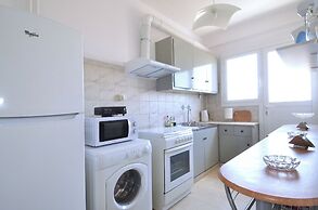 A cute & comfortable 2 bedroom apartment