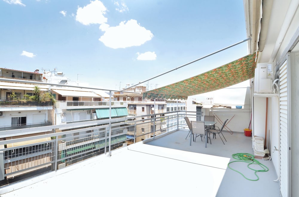 A cute & comfortable 2 bedroom apartment