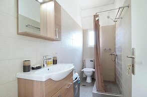 A cute & comfortable 2 bedroom apartment