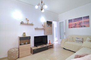 A cute & comfortable 2 bedroom apartment