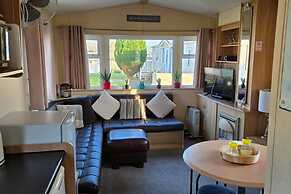 Chalet Sleeps 6 With Lake Views Parking