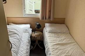 Chalet Sleeps 6 With Lake Views Parking
