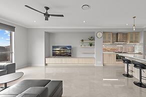 Brand New Riverfront Home, Pool and Sunrise Views