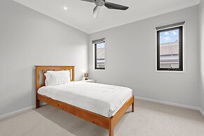 Brand New Riverfront Home, Pool and Sunrise Views