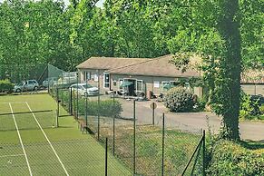 Cottage With Heated Pool in Monclar