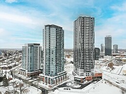 Stylish Downtown Suite With Patio City Views