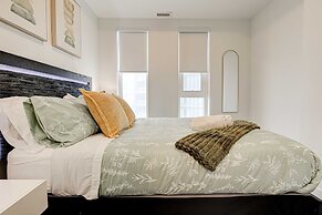 Stylish Downtown Suite With Patio City Views