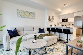 Stylish Downtown Suite With Patio City Views