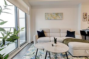 Stylish Downtown Suite With Patio City Views