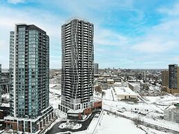 Stylish Downtown Suite With Patio City Views